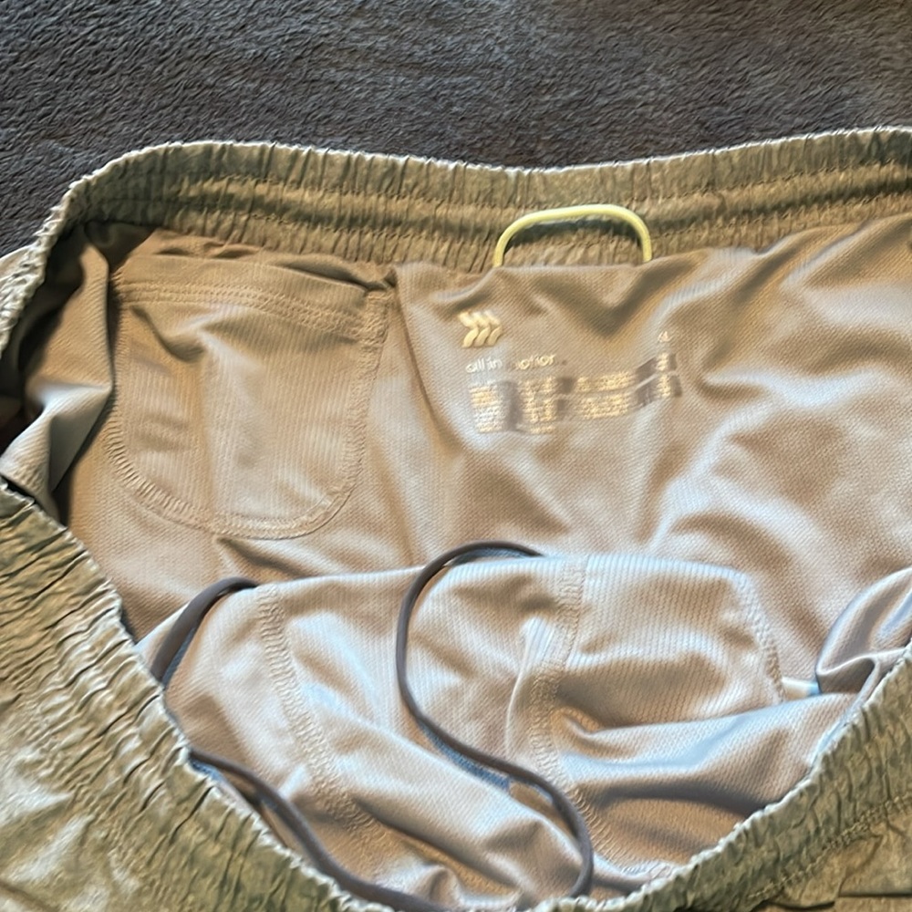 Shorts - Picture 3 of 4